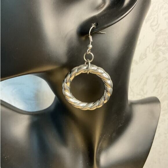 Round Silver Tone Rope Design Dangle Drop Pierced Earrings - Picture 3 of 4